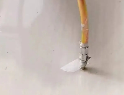 伊犁哈萨克瓷砖空鼓维修公司专业解答在瓷砖铺贴过程中，如果使用的砂料过粗（如全部使用了粗砂），可能会导致以下问题