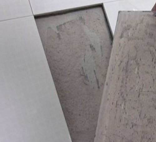 伊犁哈萨克瓷砖空鼓维修公司分享瓷砖铺贴时如果打浆（即涂抹在瓷砖背面和基层上的砂浆或瓷砖胶）过少，会带来以下问题
